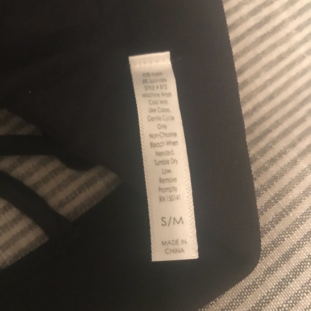 NWOT Black Crossback Sports Bra - Picture 6 of 6